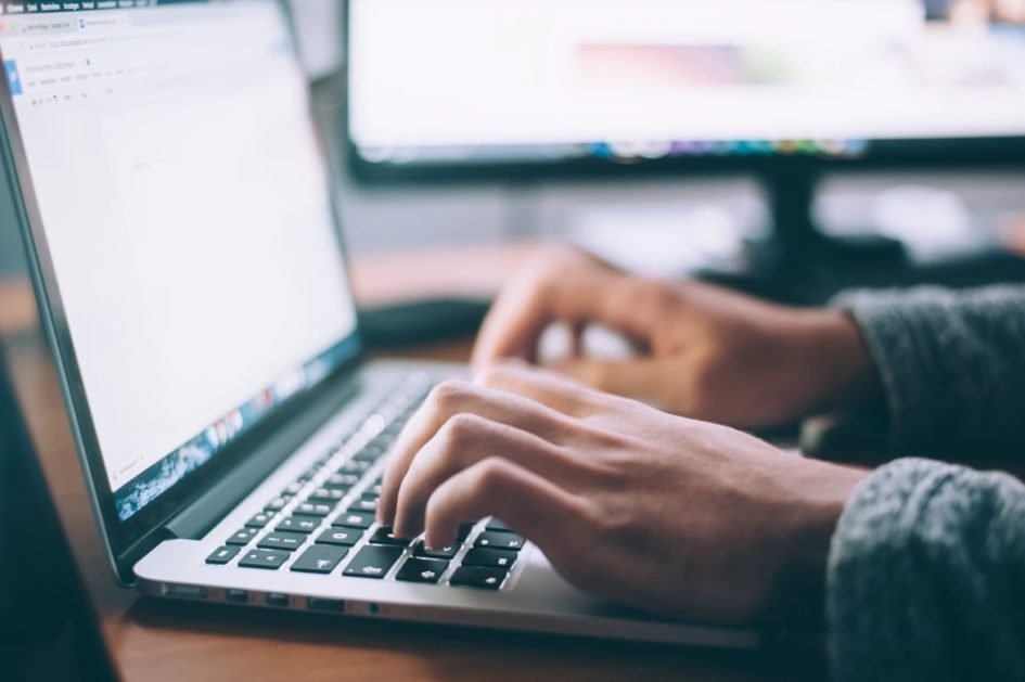 typing fast typing on a keyboard